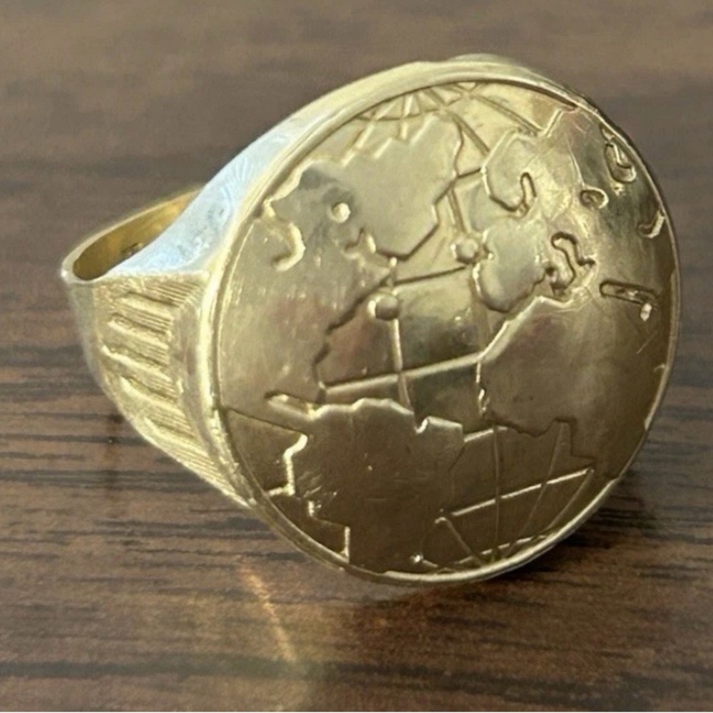 Vintage Solid 10k Gold Globe Ring Size 11 4.3 Grams